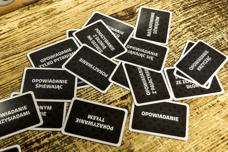 zdjecie-przedstawiajace-karty-z-gry-Czolko (1).jpg